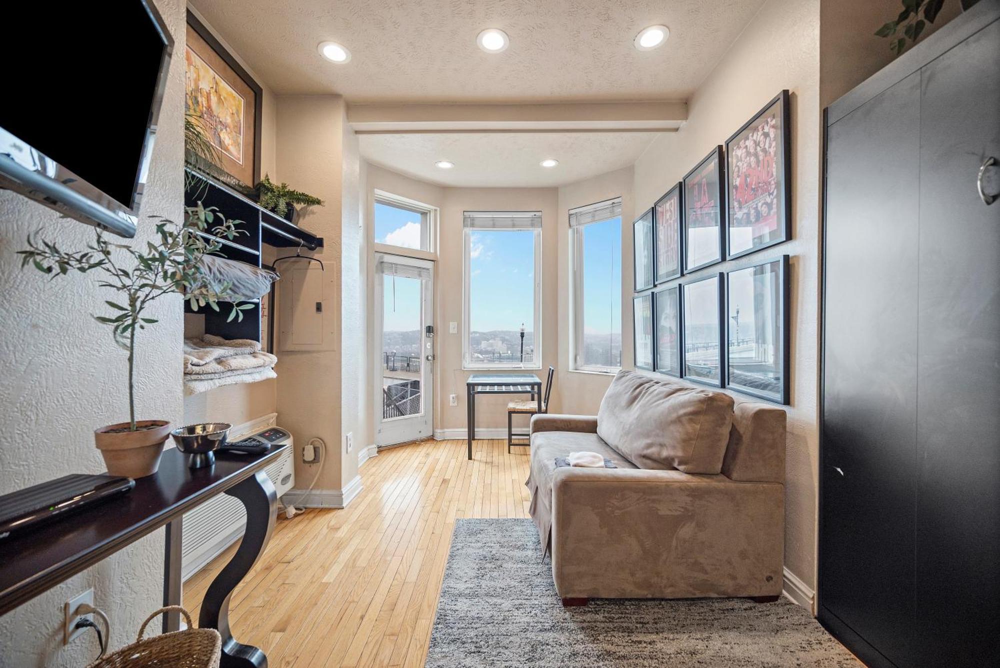 Charming Studio-Panoramic View-Your Pittsburgh Sanctuary Leilighet Eksteriør bilde