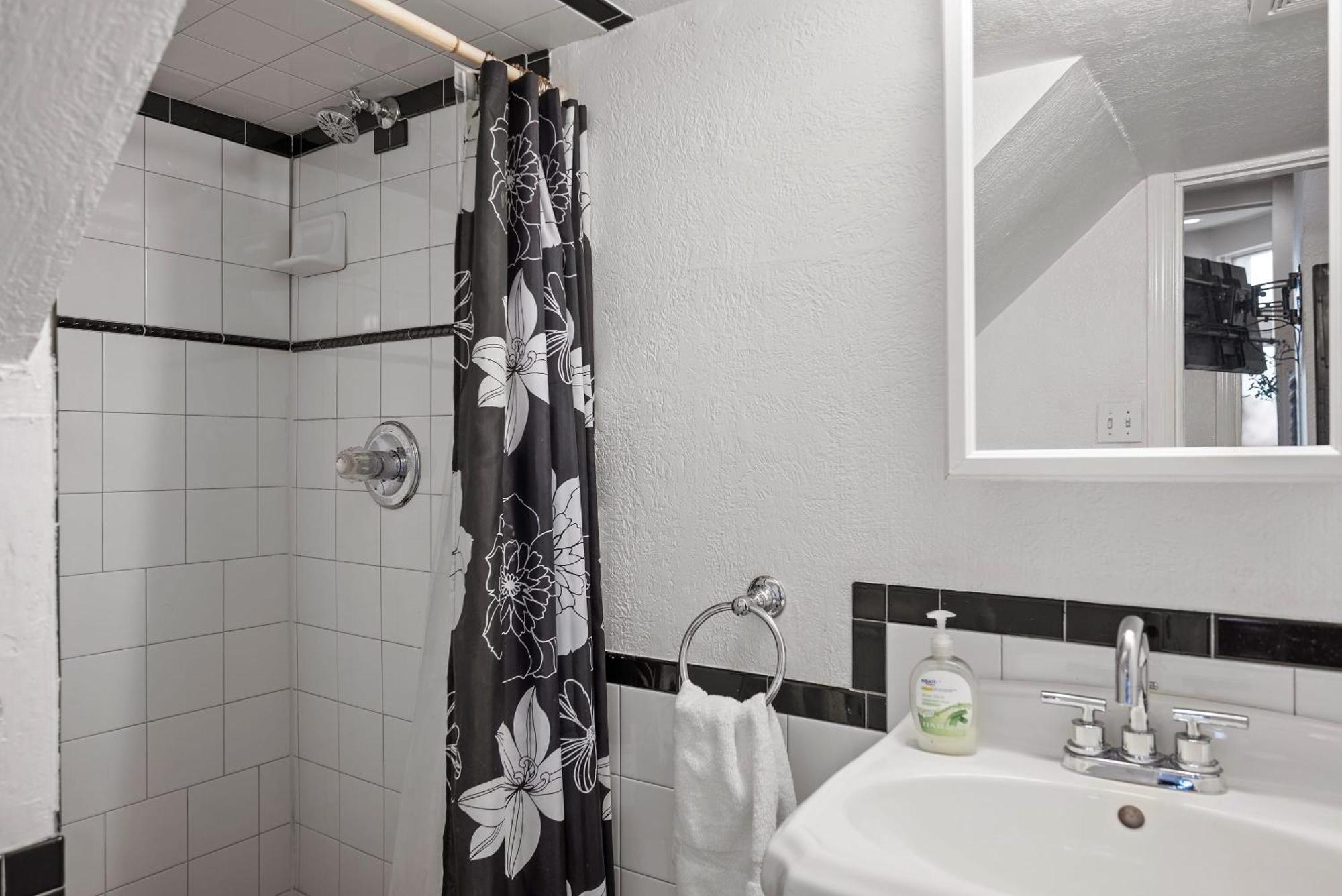 Charming Studio-Panoramic View-Your Pittsburgh Sanctuary Leilighet Eksteriør bilde
